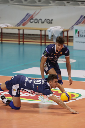Zonca prova una difesa