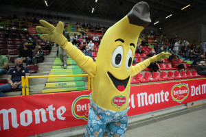 Mascotte Del Monte Mr. Banana, abbraccio