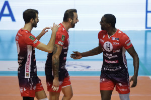 Russel, Grozer e Hierrezuelo esultano