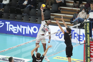 Lucarelli in attacco