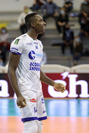 onwuelo top volley