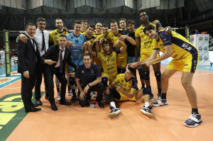 I giocatori di Modena festeggiano a fine partita