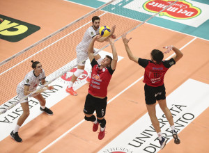 Zivojinovic al palleggio