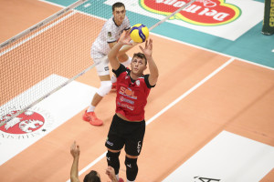 Zivojinovic al palleggio