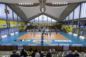 Vista palazzetto Palas Allende e squadre in campo