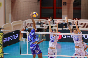 ATTACCO LUCARELLI TRENTINO MURO TOP VOLLEY 