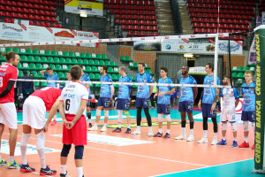 Squadre schierate per il saluto iniziale