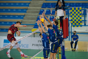 Cavasin contro muro a 3