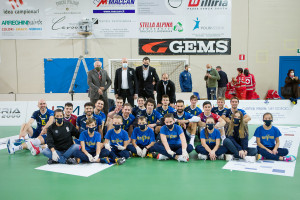 Tinet Prata e i ragazzi del servizio campo