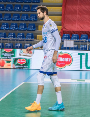 Top Volley Cisterna - Lo schiacciatore Kevin Tillie concentrato