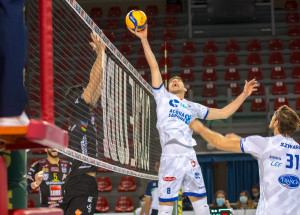 Top Volley Cisterna - Palleggiatore Georgi Seganov a rete