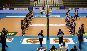 Squadre in campo per il saluto