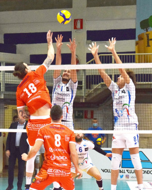 Pallonetto di Sighinolfi su muro di Ferrini e Marra