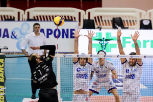 ATTACCO KAZIYSKI VERONA MURO SOTTILE ROSSI TOP VOOLLEY