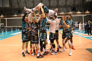 I giocatori di Perugia esultano a fine partita