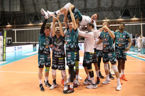 I giocatori di Perugia esultano a fine partita