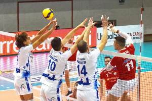 Muro di Ferrini, Bussolari e Paoletti su pallonetto di Ristic