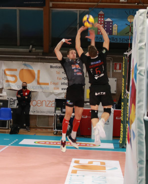 Palleggio di Zivojinovic per Franchetti