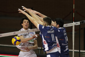 Bottolo murato da Grozdanov e Pinali