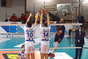 Muro di Bussolari e Paoletti su attacco di Marinelli
