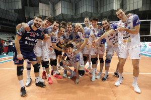 I giocatori di Milano esultano a fine partita