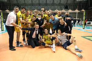 I giocatori di Modena festeggiano a fine partita
