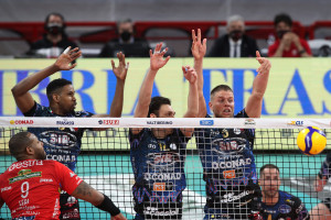 Leal contro il muro a tre Sir