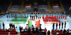 Squadre schierate per l'inno d'Italia
