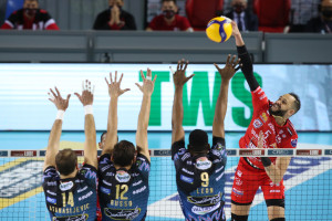 Osmany Juantorena contro il muro Sir Safety Conad Perugia