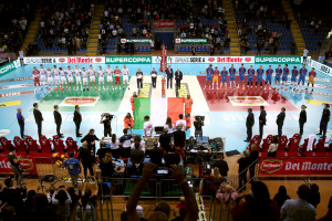 Squadre schierate per l'Inno Nazionale