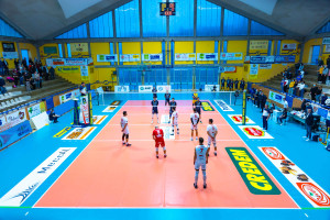 Squadre in campo e vista Palas Allende
