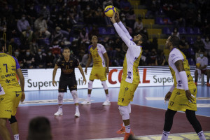 Lo schiacciatore Earvin Ngapeth improvvisa un palleggio