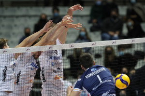 Il muro di Milano su Vukasinovic