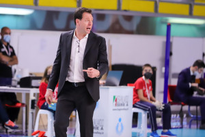 coach Cezar Douglas