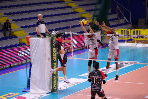 Di Silvestre contro il muro Kemas Lamipel