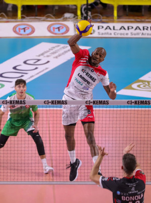 Martins Arasomwan in attacco