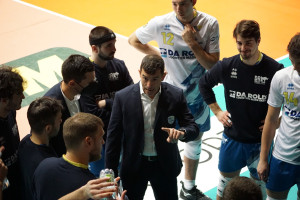 Coach Poletto durante un time out