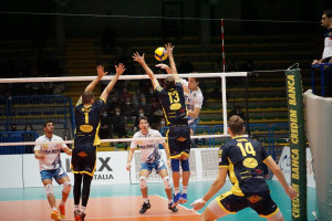 Ostuzzi in attacco