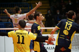 Brunetti suona la carica