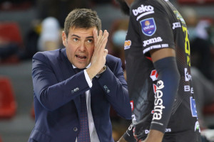 Coach Chicco Blengini d&agrave; indicazioni alla squadra