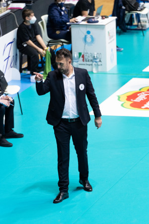 coach Polimeni durante la gara