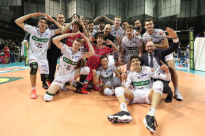 I giocatori di Padova esultano a fine partita