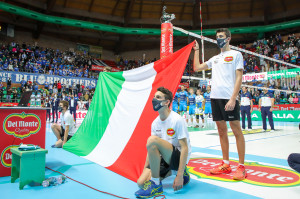 Il tricolore prima dell'Inno Nazionale