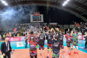 Perugia festeggia sotto la curva