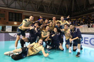 I giocatori di Verona esultano a fine partita