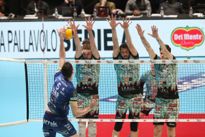 Muro a tre di Perugia contro l'attacco di Michieletto