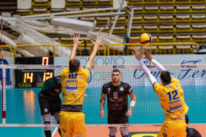 Rossato e Tognoni a muro