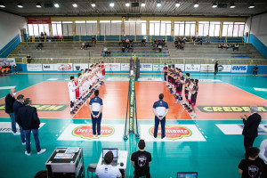 Squadre schierate per il saluto di inizio gara
