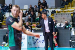coach Polimeni durante la gara