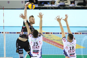 Zaytsev schiaccia